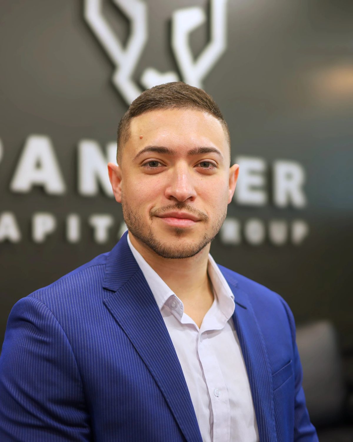 Gustavo Velez headshot